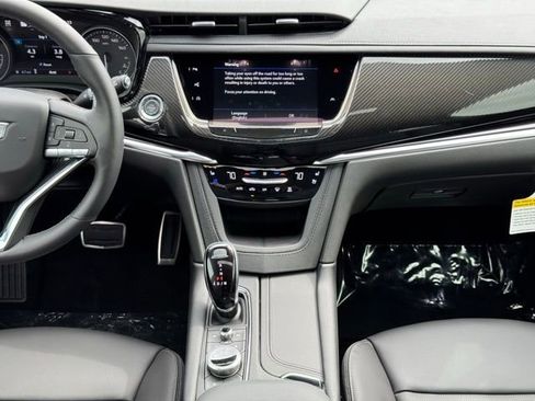 New 2025 Cadillac XT6 Sport w/ Technology Package image 30