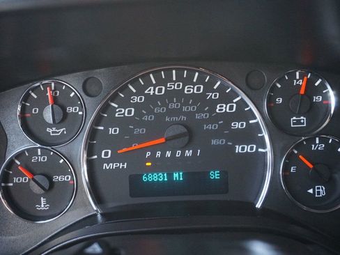 Used 2018 Chevrolet Express 2500 w/ Driver Convenience Package image 26