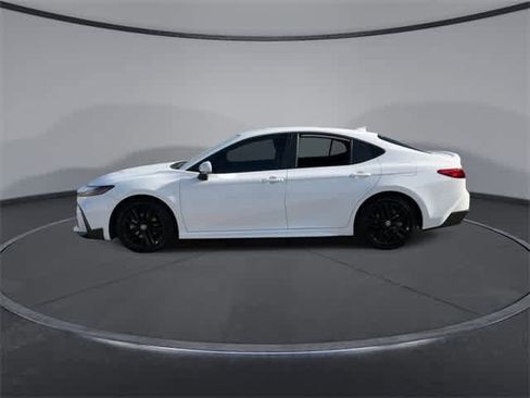 Used 2025 Toyota Camry SE image 5