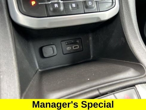 Used 2023 GMC Acadia SLT image 28