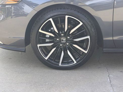 Used 2024 Honda Accord Touring image 9