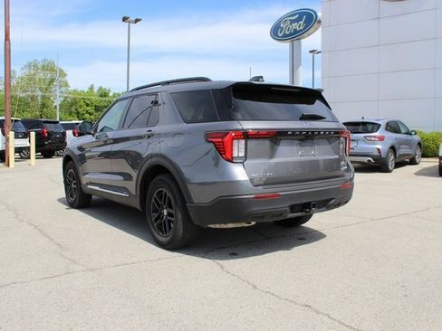 Used 2025 Ford Explorer Active image 3