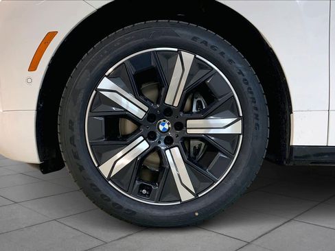 New 2026 BMW iX xDrive60 image 11