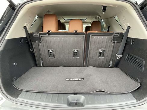 New 2026 Nissan Pathfinder Platinum image 9