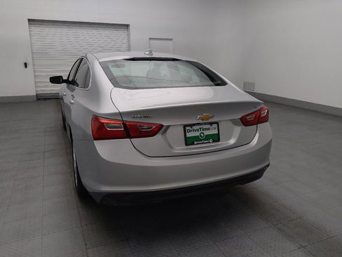 Used 2018 Chevrolet Malibu LT w/ Leather Package FWD image 6
