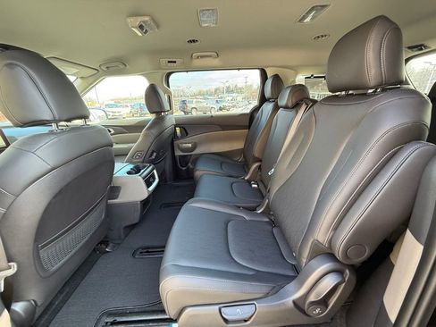 New 2026 Kia Carnival EX FWD image 25