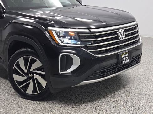 Used 2024 Volkswagen Atlas SE image 2