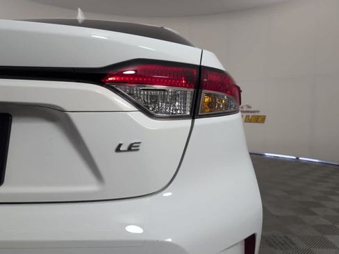 Used 2025 Toyota Corolla LE FWD image 12