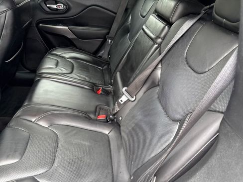 Used 2019 Jeep Cherokee Limited w/ Technology Group image 10