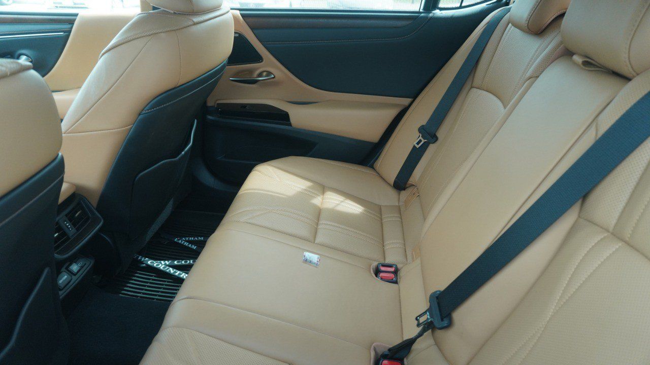 Used 2024 Lexus ES 300h Ultra Luxury FWD image 11