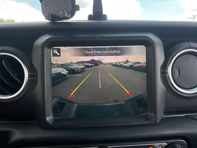 Used 2020 Jeep Gladiator Overland AWD/4WD image 28