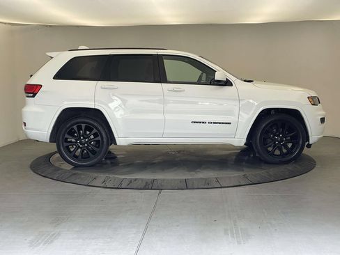 Used 2018 Jeep Grand Cherokee Altitude AWD/4WD image 6