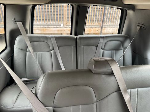 Used 2017 Chevrolet Express 3500 LS image 34