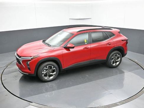 New 2026 Chevrolet Trax LT w/ Driver Confidence Package image 18