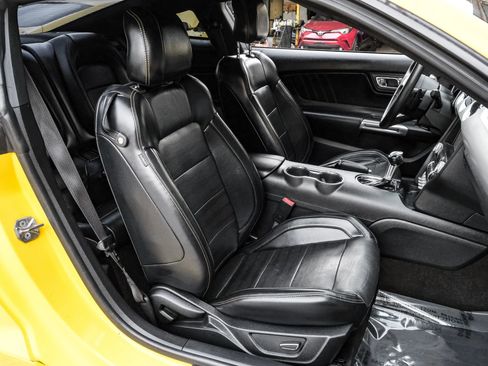 Used 2016 Ford Mustang Premium image 33