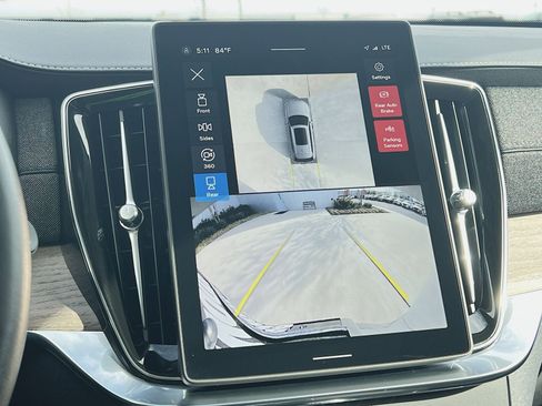 Certified 2025 Volvo XC90 B6 Plus AWD/4WD image 27