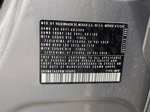 Used 2024 Volkswagen Tiguan SE w/ Panoramic Sunroof Package image 40