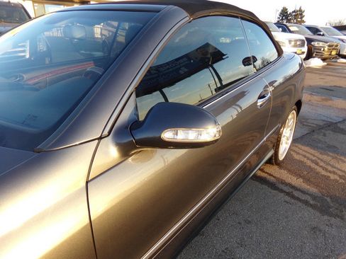 Used 2009 Mercedes-Benz CLK 550 Cabriolet w/ Premium I Pkg image 36