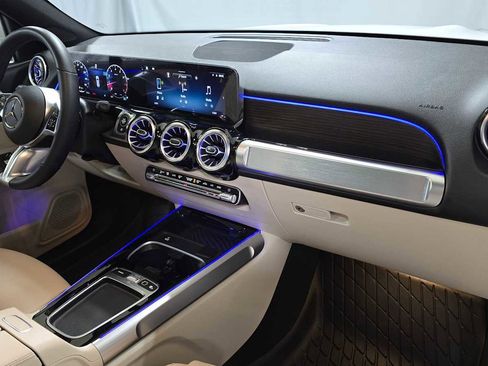 Certified 2025 Mercedes-Benz GLB 250 4MATIC image 11