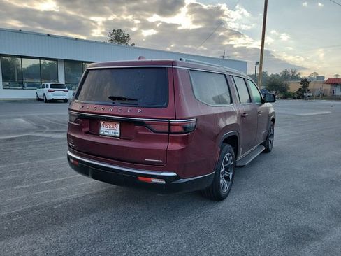 Used 2023 Jeep Wagoneer L Series III w/ Preferred Equipment Group image 2