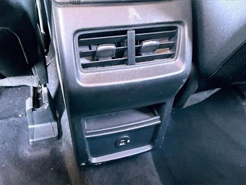 Used 2021 Ford Edge SE image 10