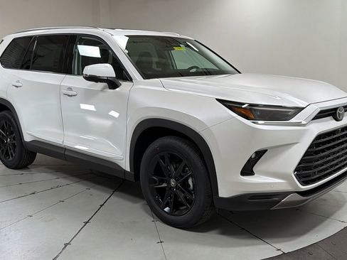 New 2026 Toyota Grand Highlander Platinum image 3