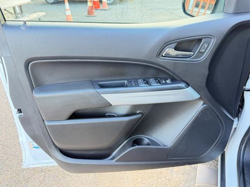Used 2021 Chevrolet Colorado LT w/ LT Convenience Package AWD/4WD image 16