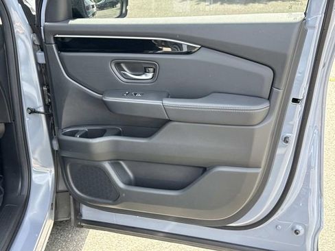Used 2025 Honda Pilot Touring image 8