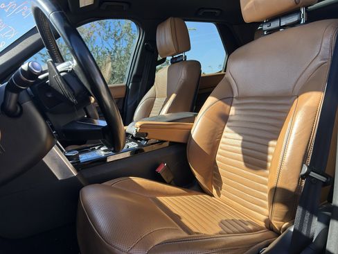 Used 2018 Land Rover Discovery HSE Luxury image 12