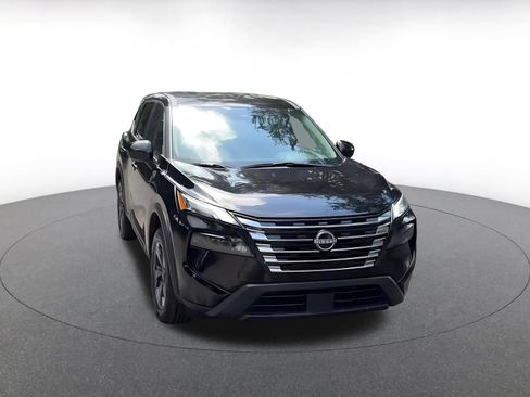 Used 2025 Nissan Rogue SV FWD image 3