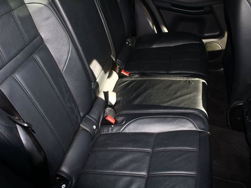 Used 2020 Land Rover Range Rover Evoque SE image 9