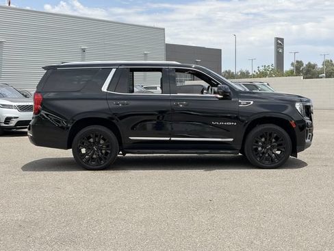 Used 2022 GMC Yukon SLT w/ SLT Luxury Package AWD/4WD image 5