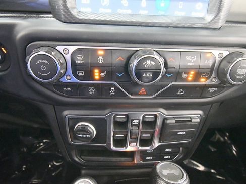 Used 2022 Jeep Wrangler Unlimited Sahara w/ Cold Weather Group image 24