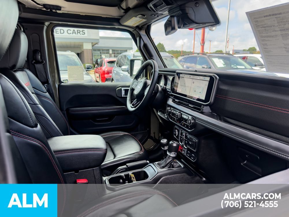 Used 2025 Jeep Gladiator Rubicon AWD/4WD image 35