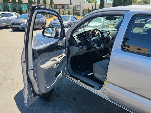 Used 2014 Toyota Tacoma PreRunner w/ TRD Off-Road Package image 49