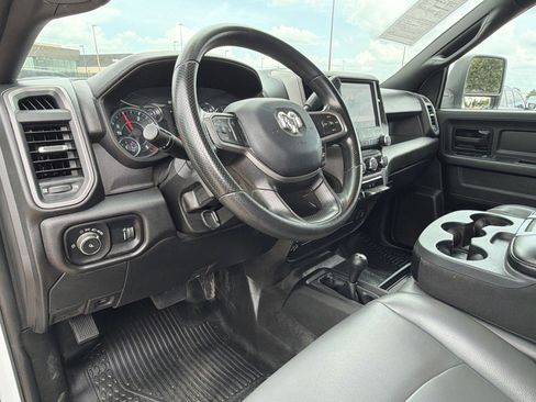 Used 2024 RAM 2500 Tradesman w/ Chrome Appearance Group AWD/4WD image 4
