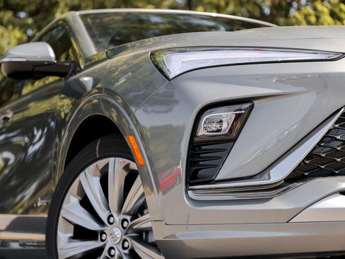 New 2025 Buick Envista Avenir image 3