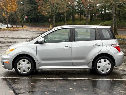 Used 2006 Scion xA FWD image 2