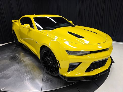 Used 2017 Chevrolet Camaro SS RWD image 47