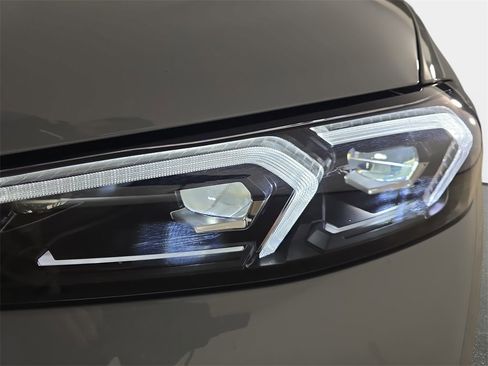 New 2026 BMW 330i xDrive Sedan w/ M Sport Package image 33