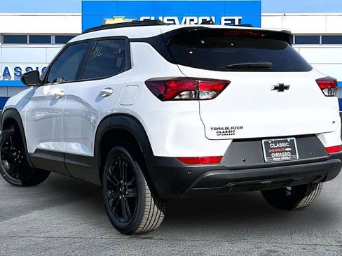 New 2026 Chevrolet TrailBlazer LT w/ Midnight Edition FWD image 3