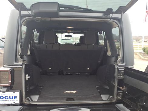 Used 2017 Jeep Wrangler Unlimited Sahara image 17