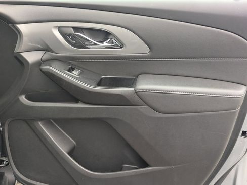 Used 2023 Chevrolet Traverse LT FWD image 13