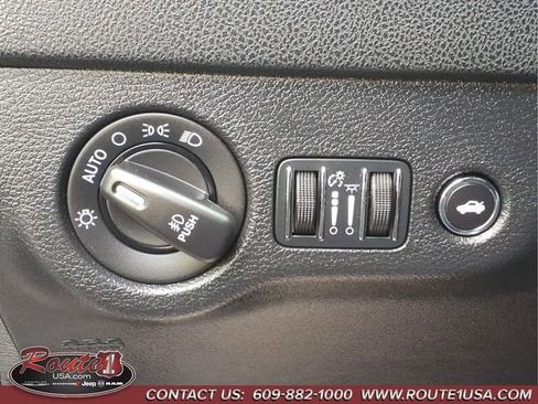 Used 2015 Dodge Charger SXT AWD/4WD image 24