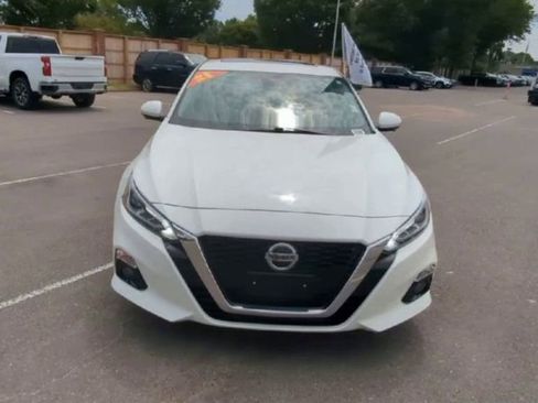 Used 2021 Nissan Altima 2.5 Platinum image 3