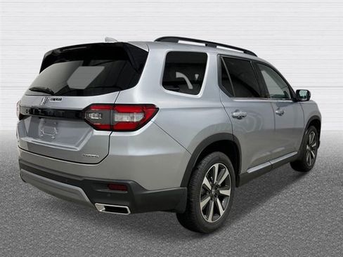 New 2025 Honda Pilot Touring image 8