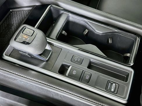 Used 2025 Nissan Pathfinder SL FWD image 25