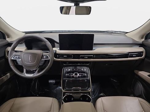 Certified 2022 Lincoln Nautilus AWD w/ Premium Package image 9