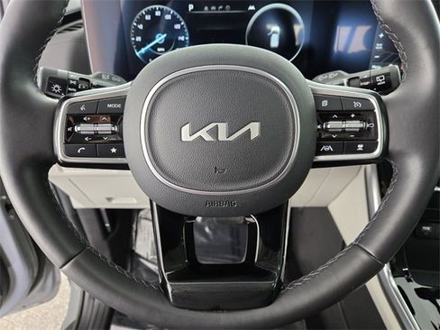 Used 2024 Kia Carnival SX Prestige image 23