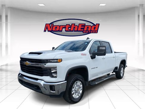 Used 2024 Chevrolet Silverado 2500 LT image 3